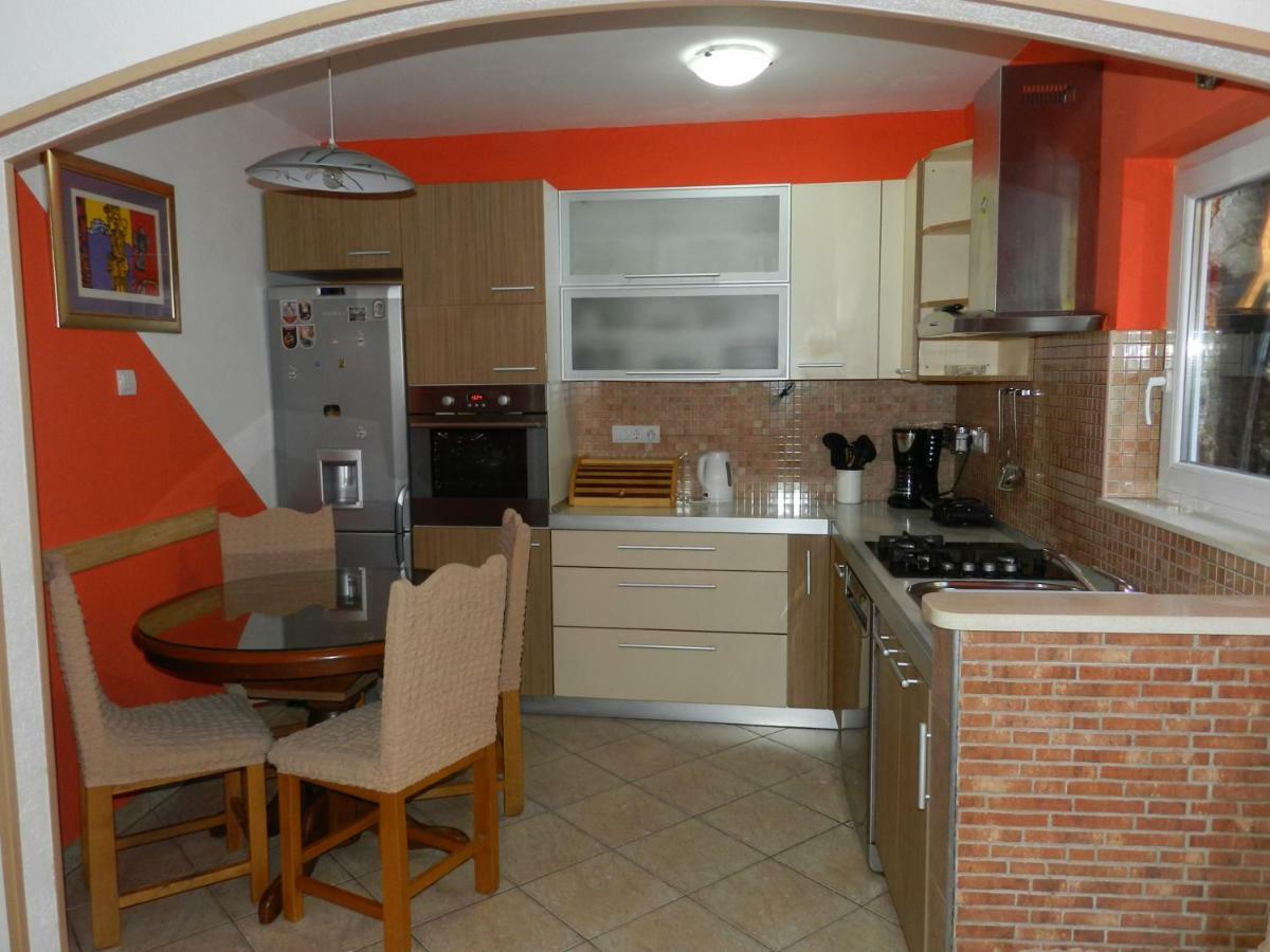 Apartmani Maruncic Omiš Esterno foto